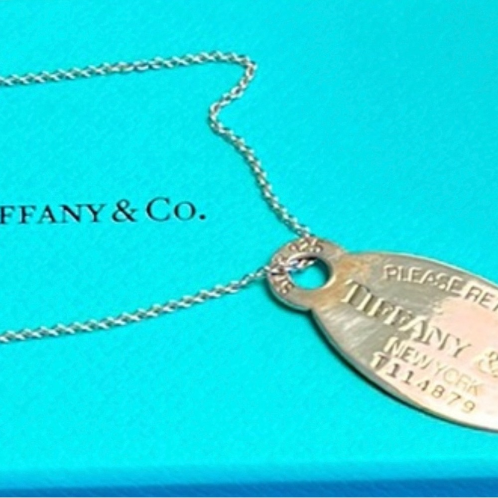 Return to Tiffany & Co. sterling silver charm on Tiffany’s sterling silver chain - Picture 8 of 9